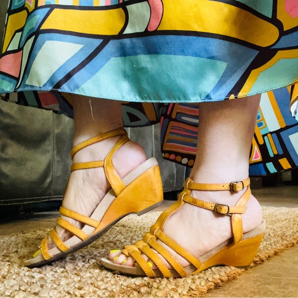 Mossimo Supply Co yellow 3” strappy wedge heel sandals Size 8. EUC - Picture 6 of 13